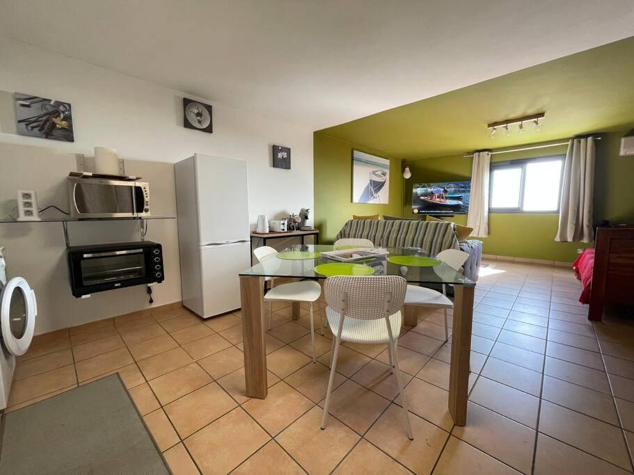 Immense Studio 51 Jusqu'A 4 Personnes Avec Vue Mer Saint-Denis Exterior photo