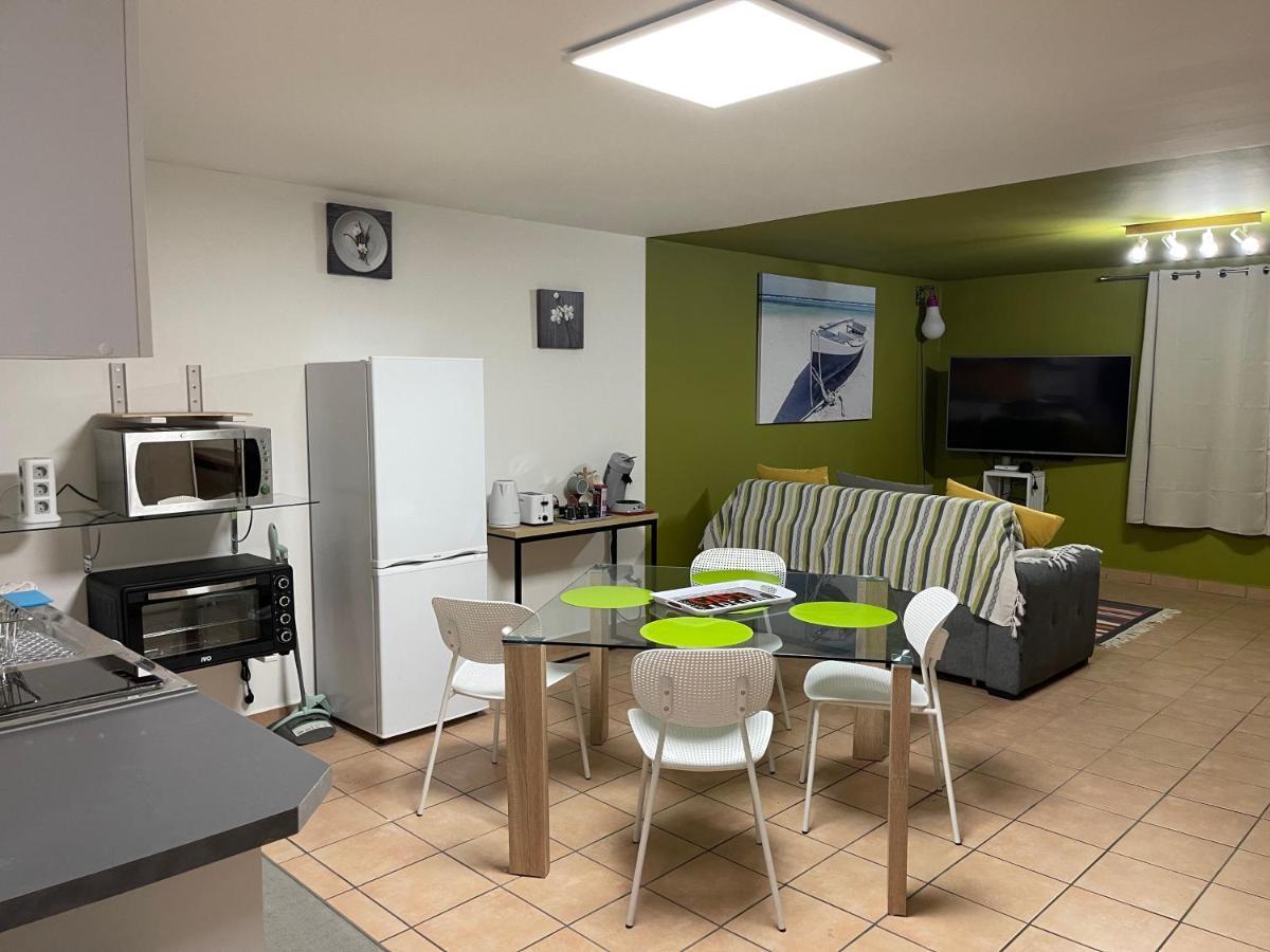 Immense Studio 51 Jusqu'A 4 Personnes Avec Vue Mer Saint-Denis Exterior photo